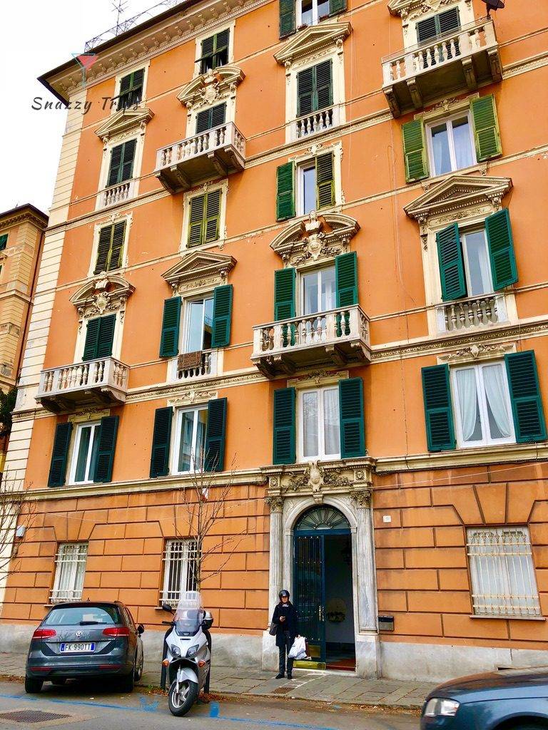 <span  class="uc_style_uc_tiles_grid_image_elementor_uc_items_attribute_title" style="color:#ffffff;">building facade</span>